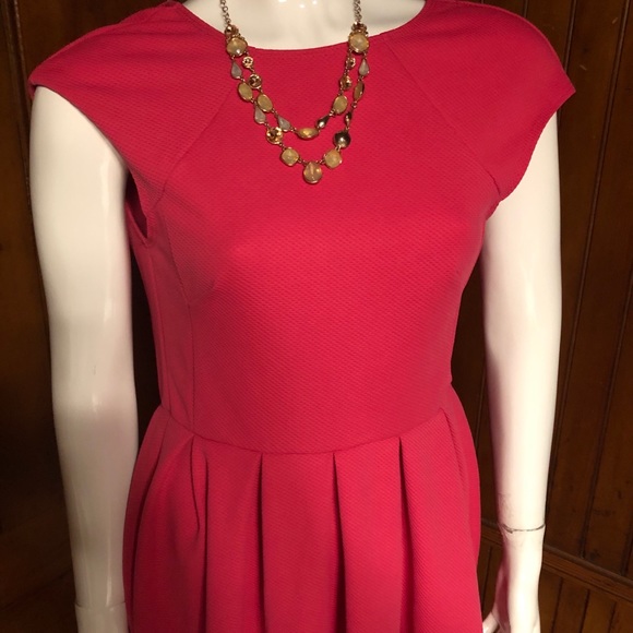 Hot pink waffle weave dress by Romeo and Juliet - Picture 2 of 6